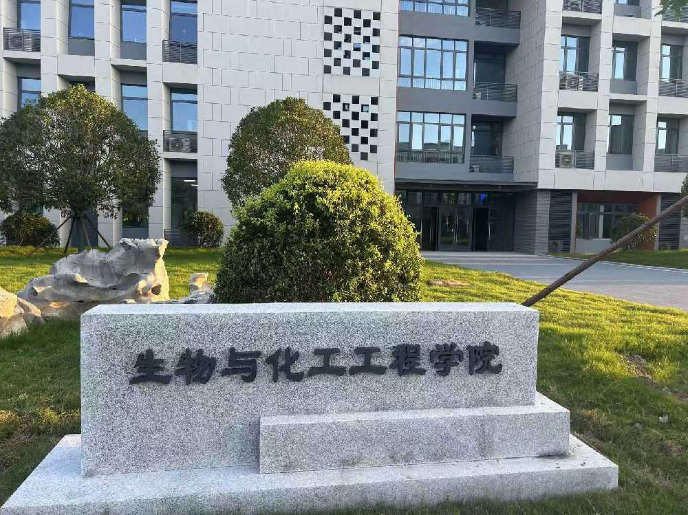 三台县扬州职业大学体育场高杆灯项目